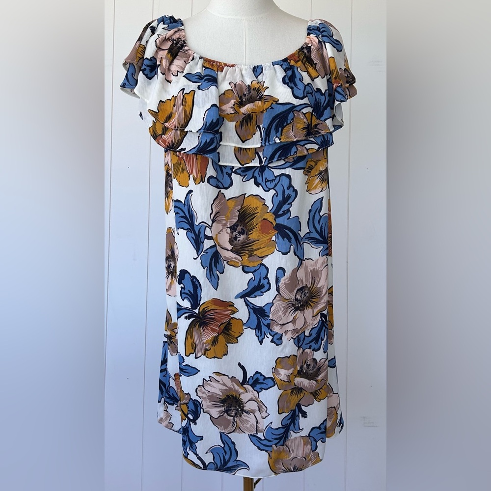 Everly Brand Floral Dress‎ Loose Silhouette Ruffle Collar Size Medium